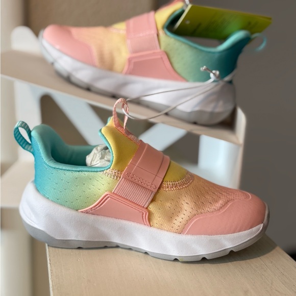 All in Motion Toddler Girls Dannie Slip-On Performance Sneakers Shoes Size 10T - Picture 2 of 6